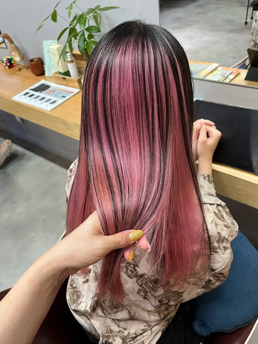 ロング カラー 透明感ハイトーン🦄 キラ🌈のヘアスタイル