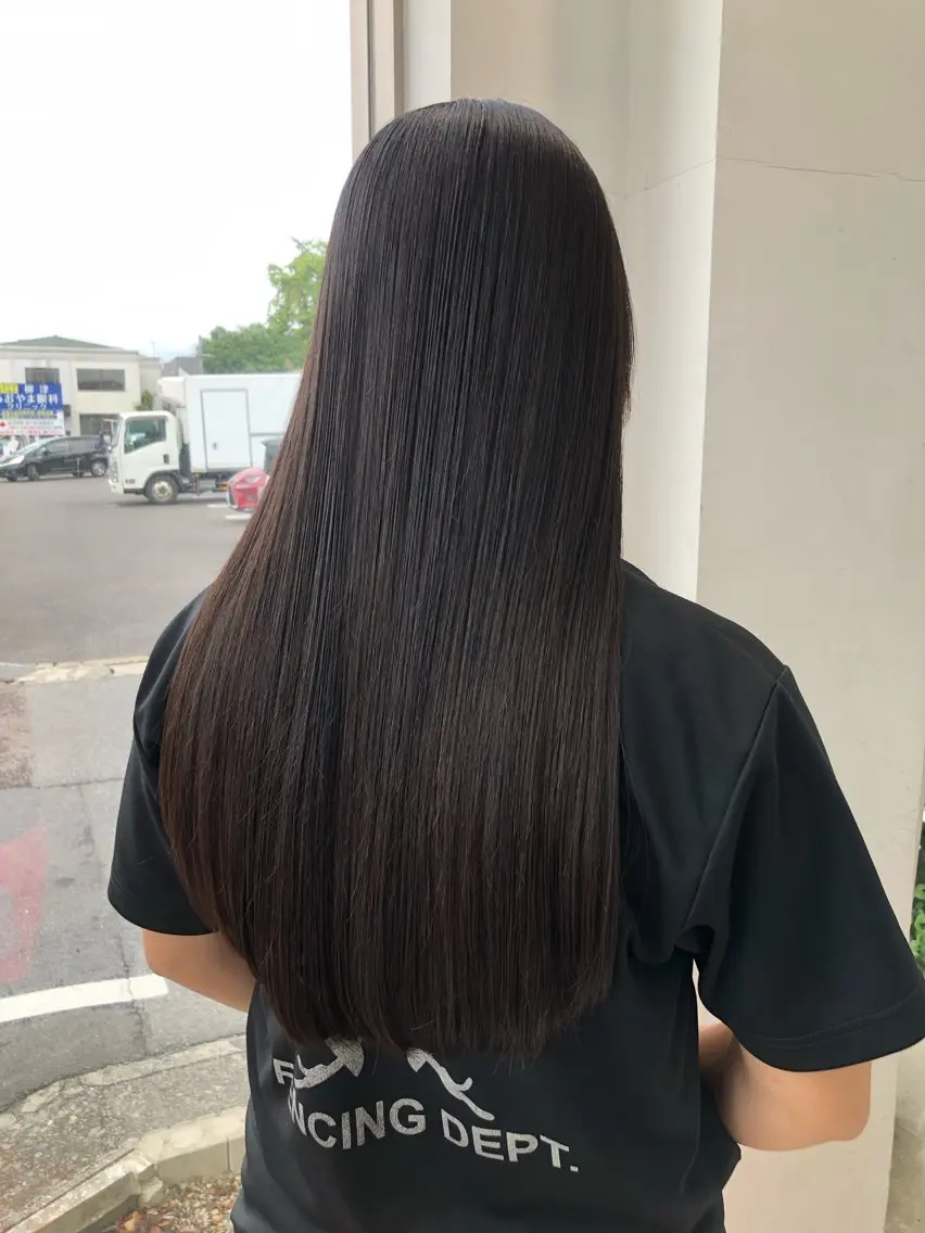 ロング カット レイヤー/透明感 カラー　いくらまゆのヘアスタイル