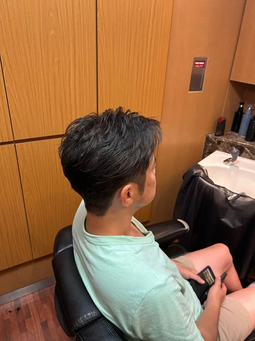 ショート メンズ アップバング 佐藤 賢楽のヘアスタイル