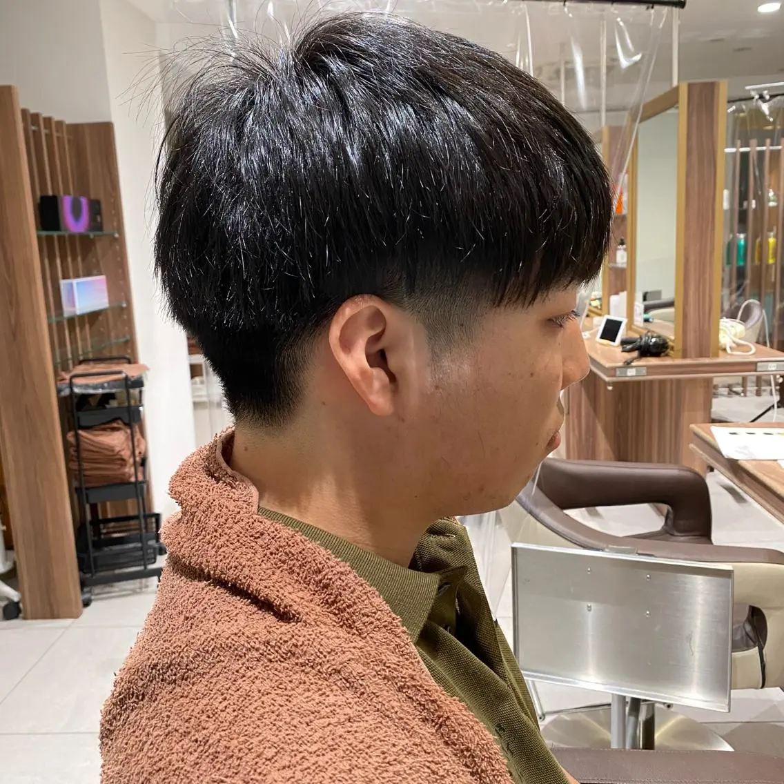 メンズ マッシュ ✨️デザインカラー AIRI✨のヘアスタイル