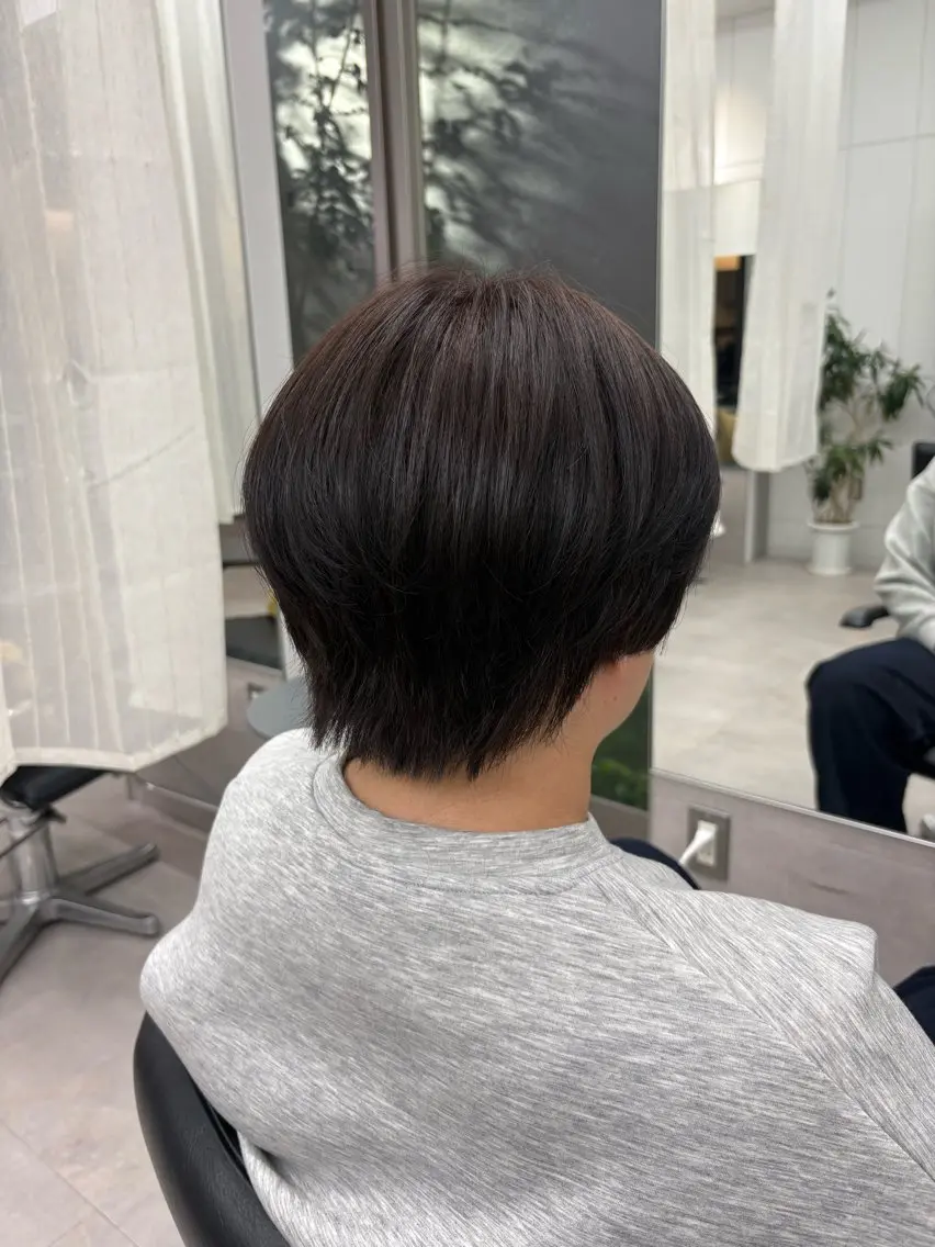 ショート ヘアカラー 冨高 桃花のヘアスタイル