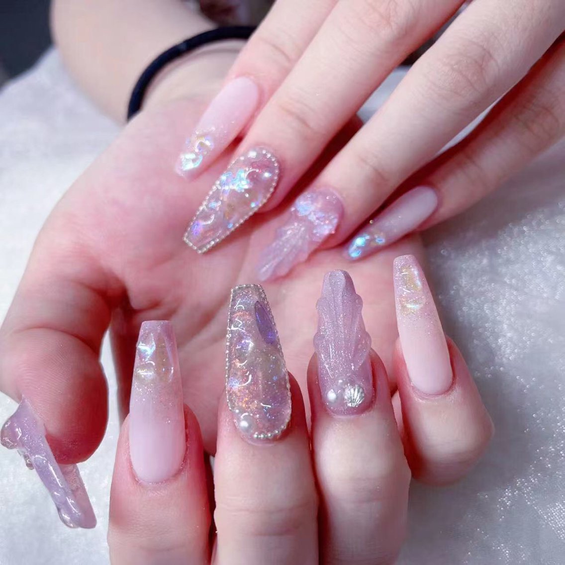 ネイル ハンドネイル Queens テイのネイルデザイン