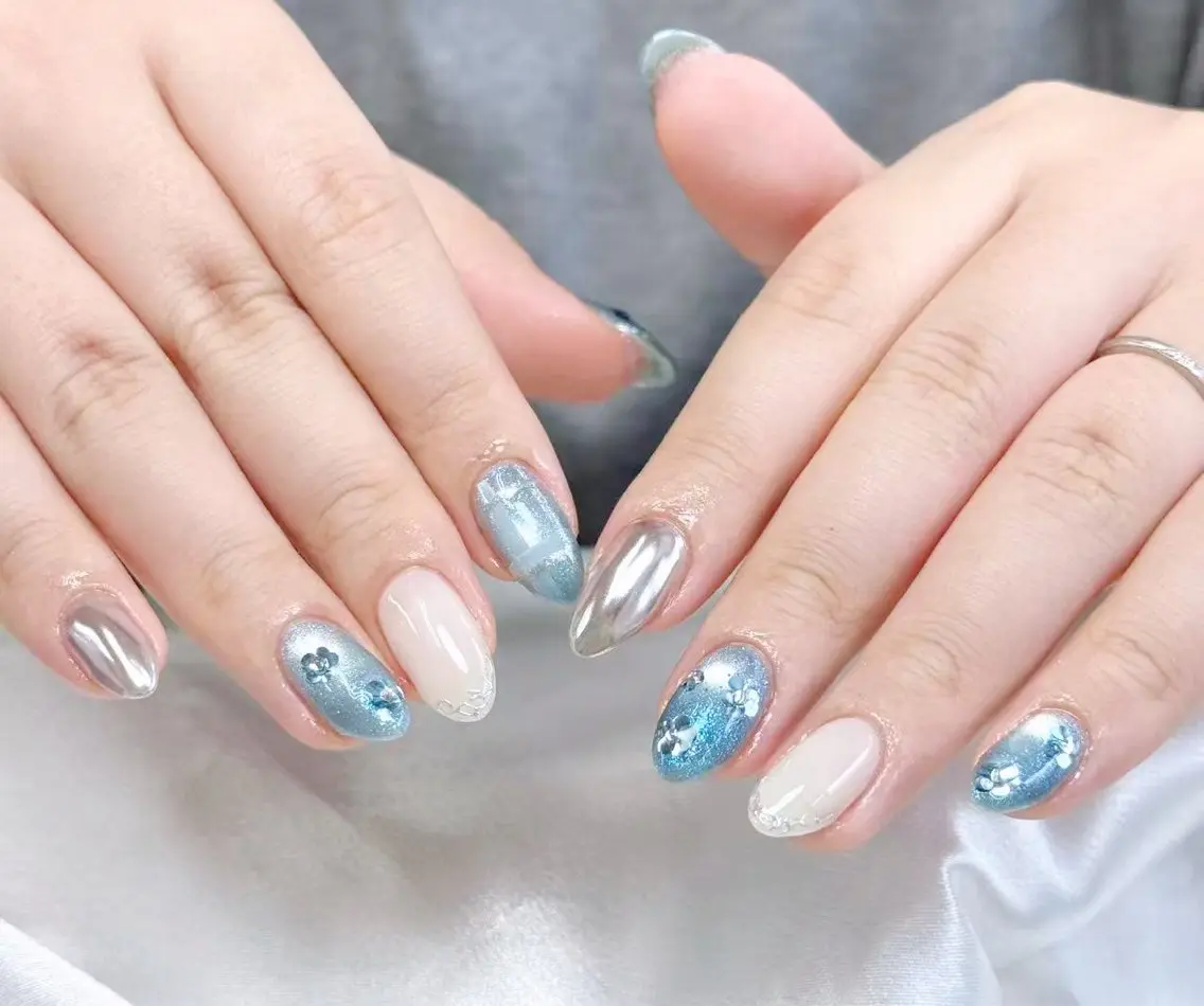 ネイル オーロラネイル ブルー チークネイル フットネイル フレンチネイル ハンドネイル ╹◡╹MimoEye lash🌻Nailのマツエク・マツパデザイン