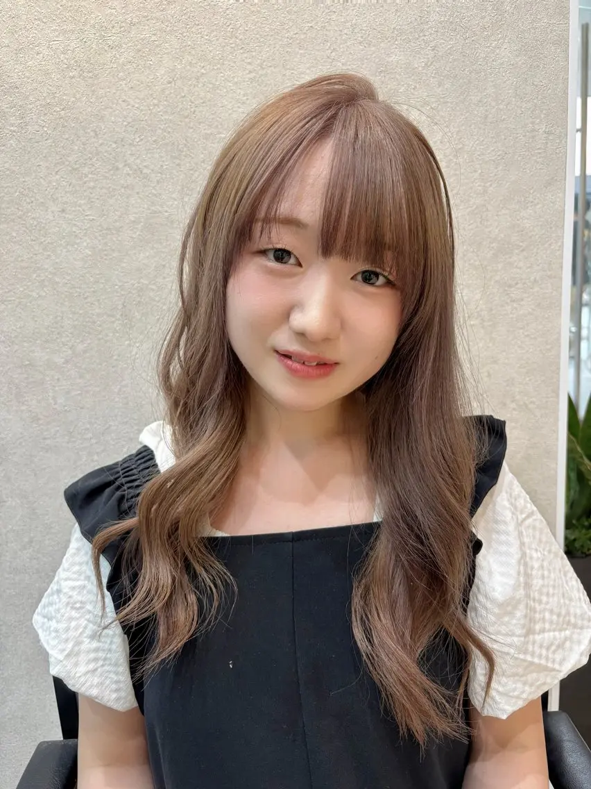 ロング カラー ハイトーンカラー 岸良 莉里のヘアスタイル