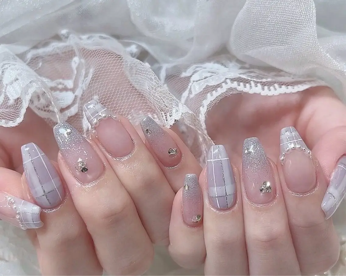 ネイル マグネットネイル ピンク ネイルチップ 冬ネイル クリスマス ハンドネイル Lee Nailsのネイルデザイン