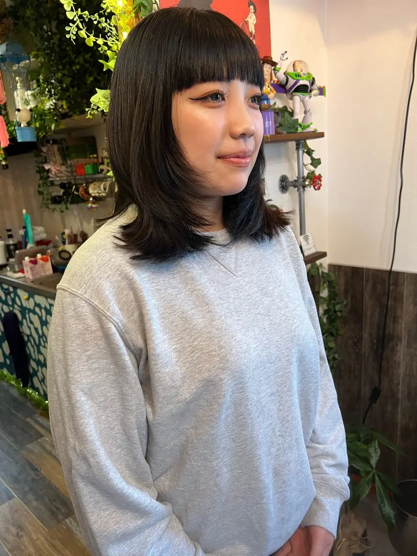 ミディアム 顔まわりレイヤー レイヤーカット カット ヘアカラー トリートメント カラーパティシエ facce🌼ikoのヘアスタイル
