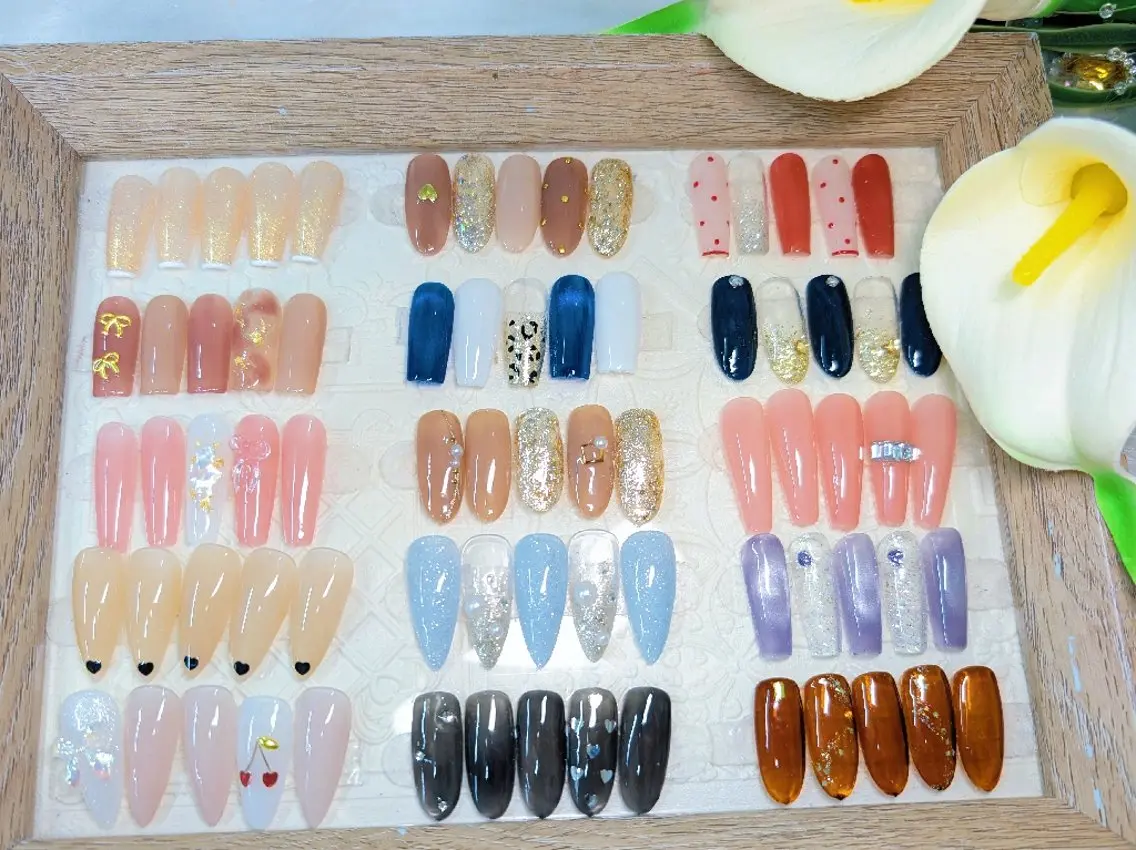 ネイル 長さ出し ジェルネイル キラキラネイル 持ち込み ニュアンスネイル Chouette Nailのネイルデザイン