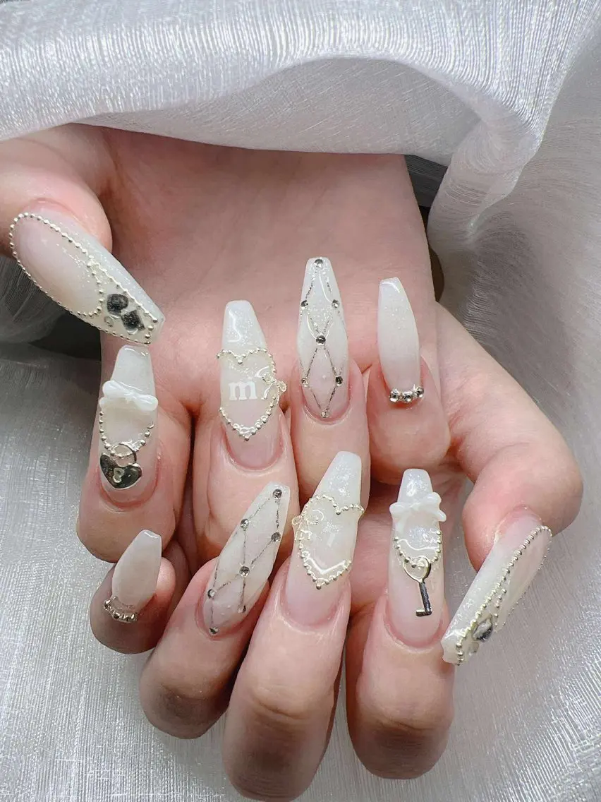 ネイル 長さ出し グラデーション 卒業式 キラキラネイル マグネットネイル ハンドネイル Lee Nailsのネイルデザイン