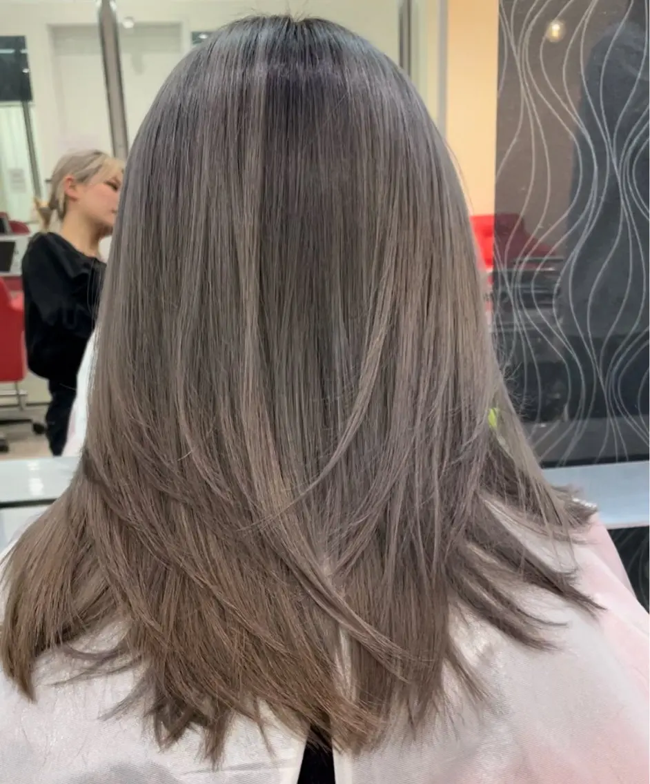 ミディアム Merlyosaka 早川未来のヘアスタイル