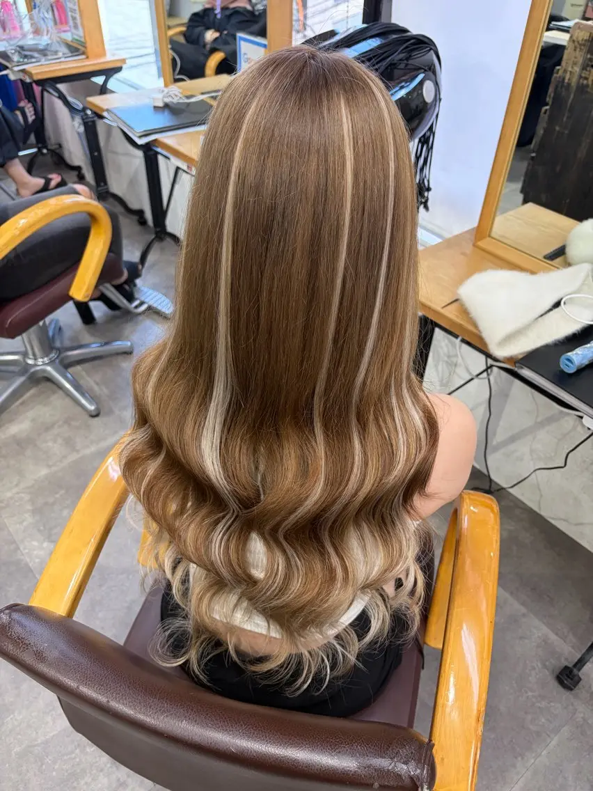 セミロング ヘアカラー エクステ ⭐️U-topia ⭐️和泉田　りさ⭐️のヘアスタイル
