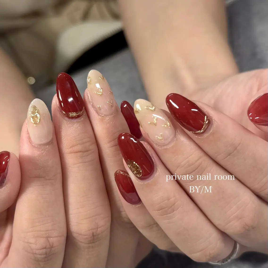 ネイル ボルドー ミラーネイル 持ち込み ホワイト BY / Mのネイルデザイン