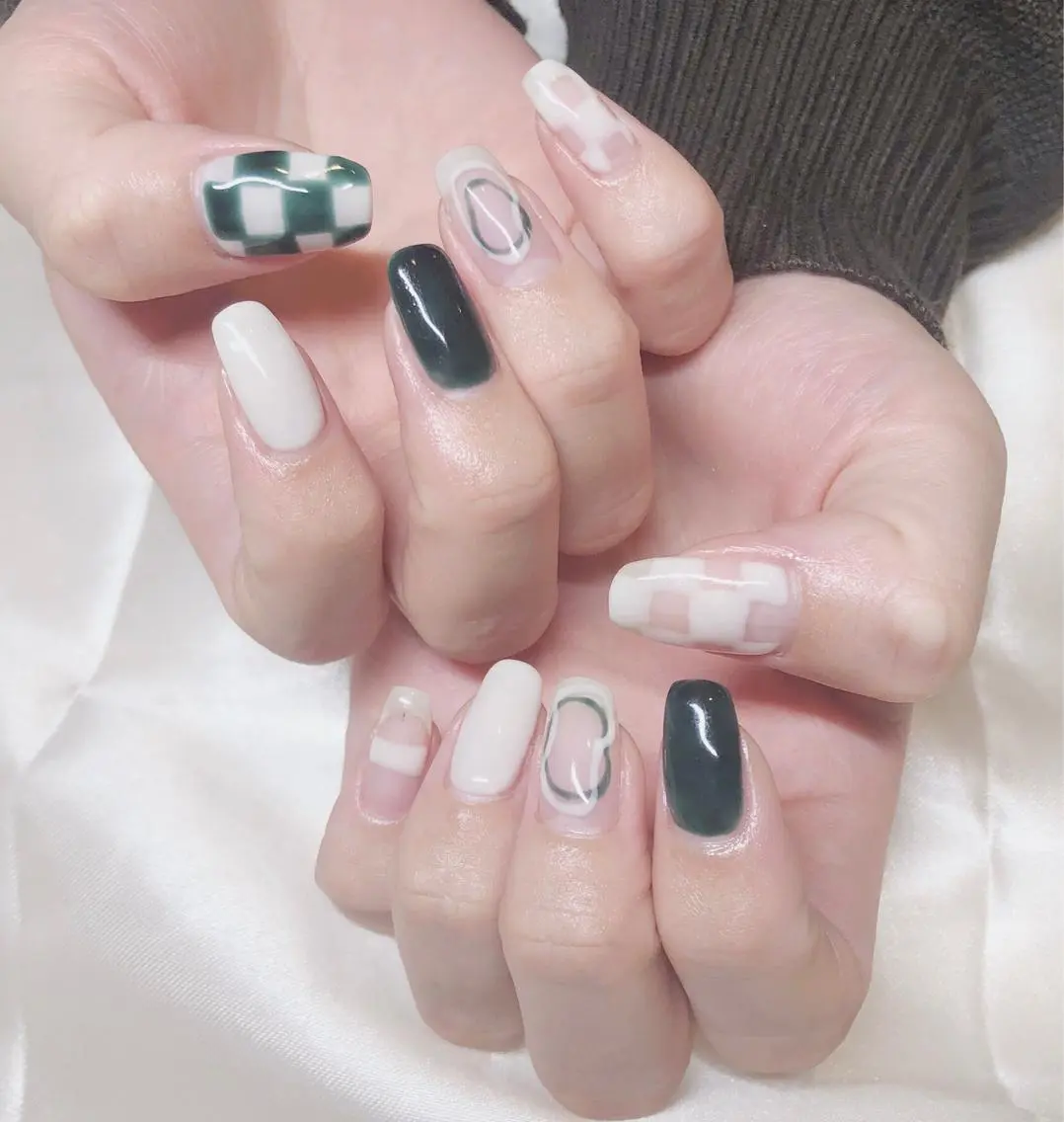 ネイル グリーン ハンドネイル 【岐阜💅🏻】 オトナ可愛い🤍🪄のネイルデザイン