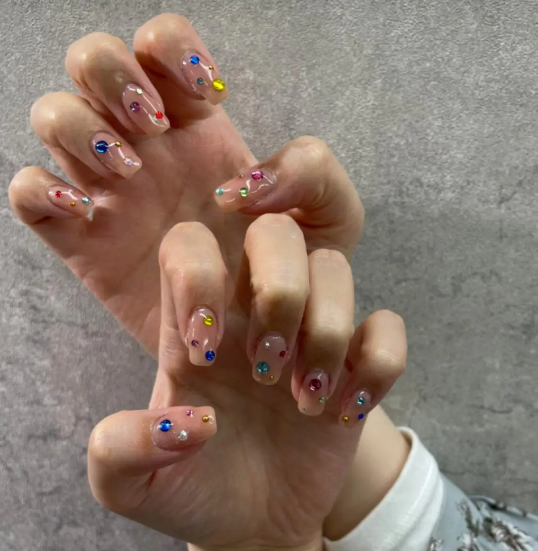 ネイル アートネイル ドット ジェルネイル ニュアンスネイル スカルプネイル nailstudio eviz新宿店のネイルデザイン