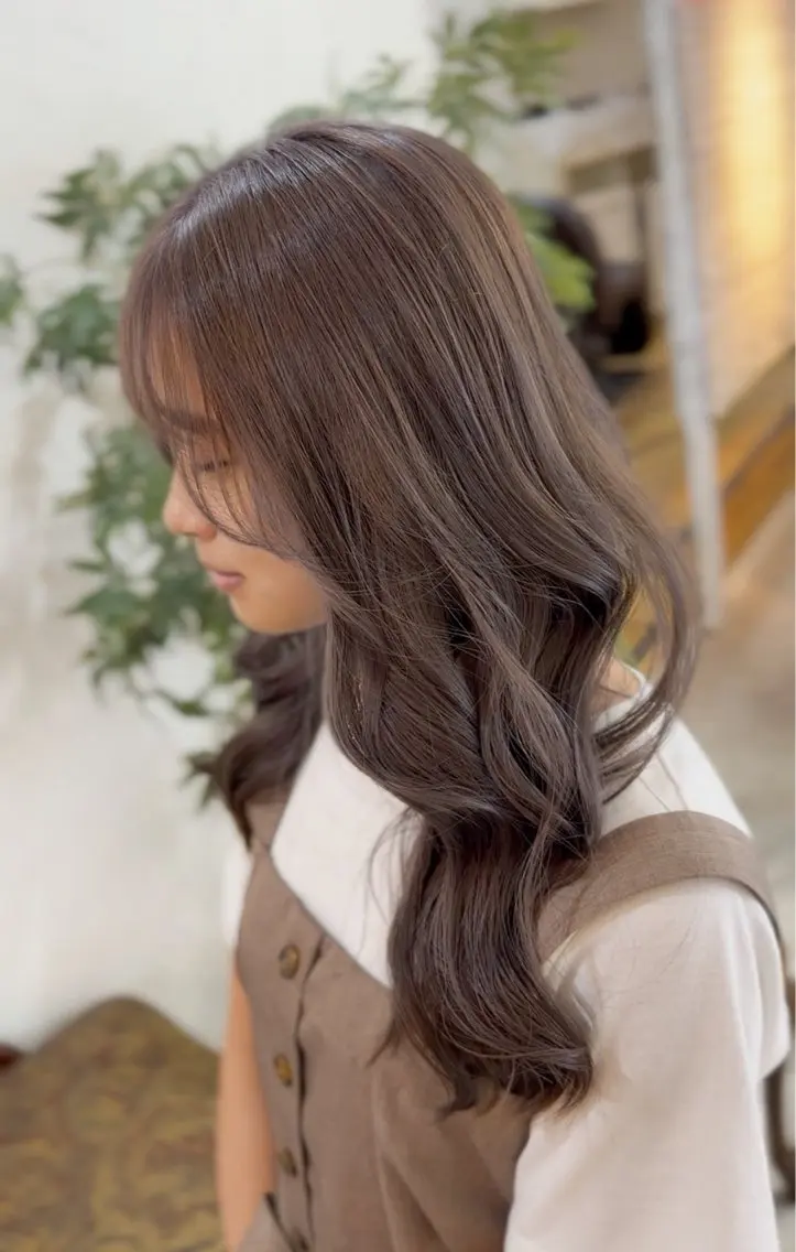 ロング カット ヘアカラー 飯星慧斗 /ブリーチ、縮毛矯正のヘアスタイル