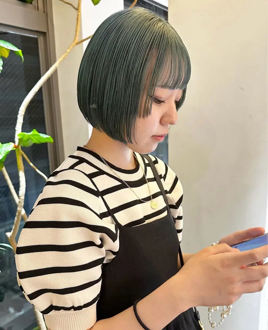 ミディアム カット コウ チホウのヘアスタイル