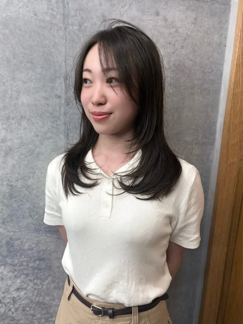 ロング カラー ロングレイヤー アッシュ ベージュカラー ブリーチ 透明感カラー カット ヘアカラー トリートメント 誰より丁寧なカット/ 小林輝/レイヤーのヘアスタイル