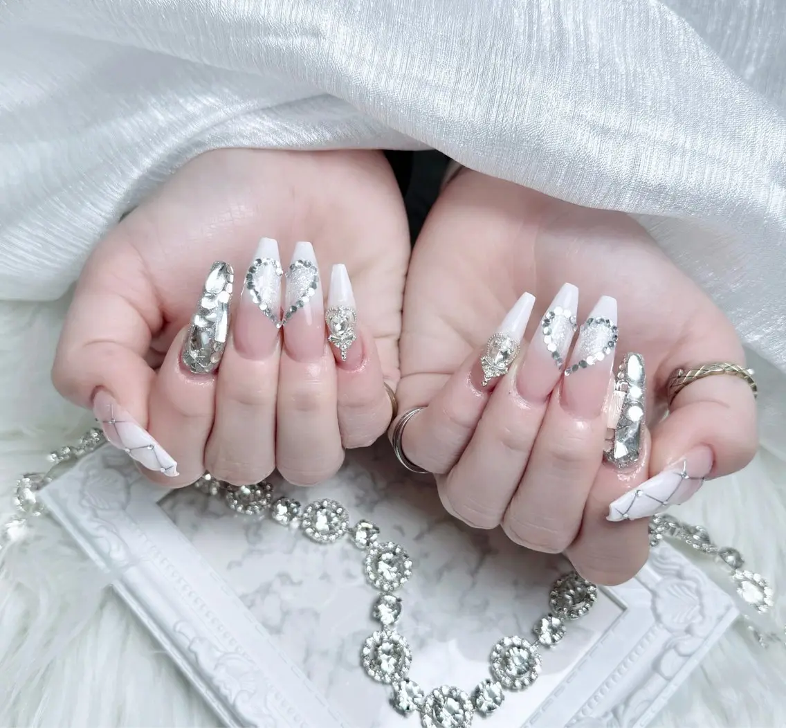 ネイル アートネイル フレンチネイル ジェルネイル グラデーション ニュアンスネイル ハンドネイル ハンドケア Nova Nailのネイルデザイン