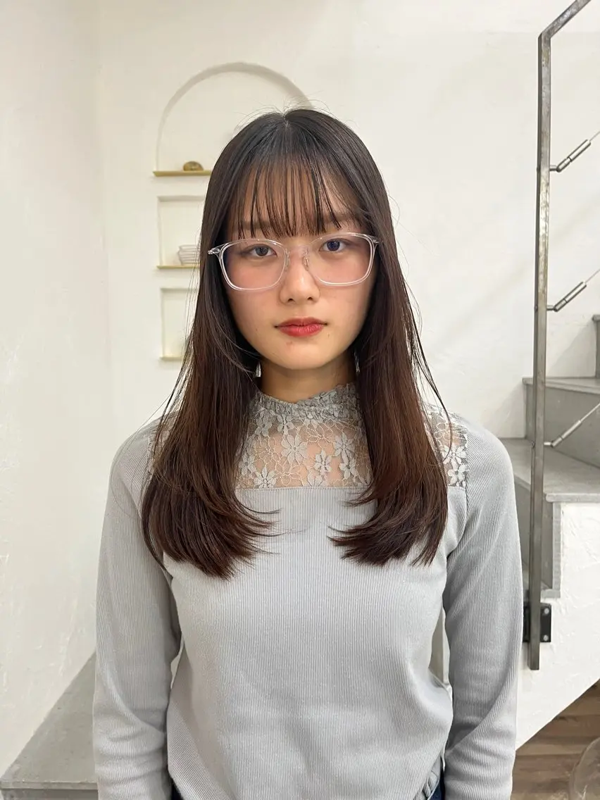 セミロング 顔まわりレイヤー レイヤーカット カット イシイ モエカのヘアスタイル