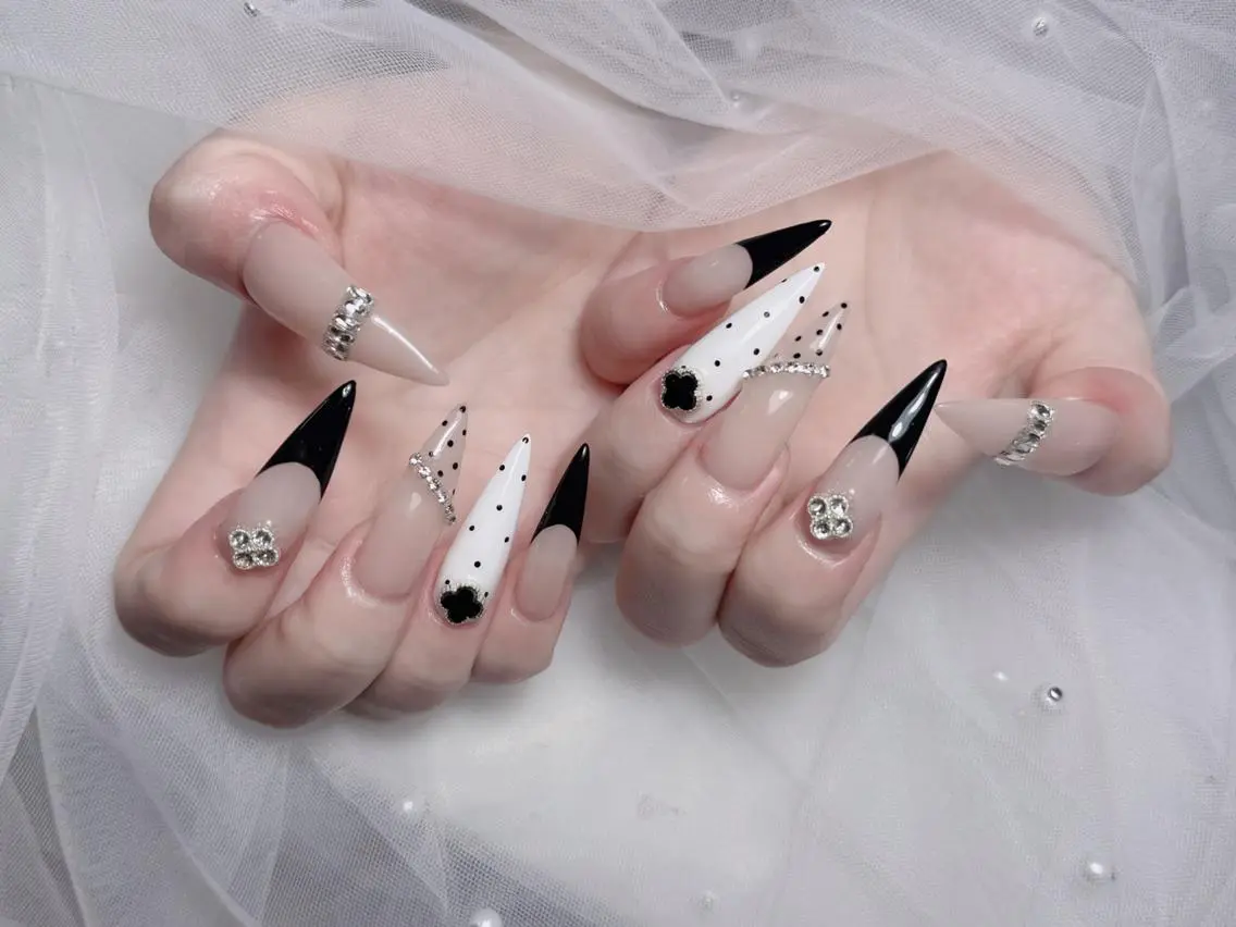 ネイル フレンチネイル ジェルネイル ハロウィン 韓国ネイル マグネットネイル ハンドネイル H.baby Nail Salonのネイルデザイン