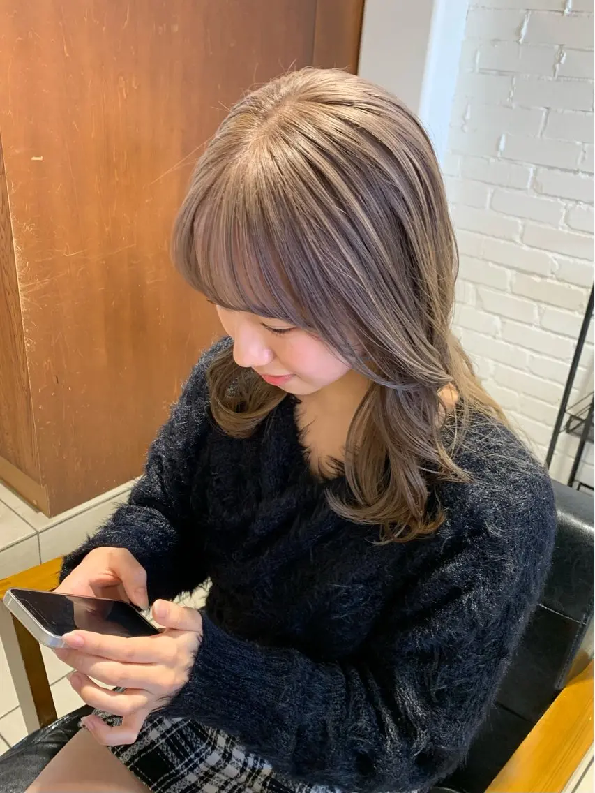 セミロング カラー ベージュカラー ブリーチ 透明感カラー 澤田 しおりのヘアスタイル