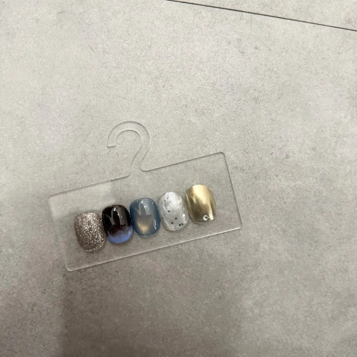 ネイル ドット ジェルネイル キラキラネイル マグネットネイル ニュアンスネイル ハンドネイル ハンドケア Bana_ Nailのネイルデザイン