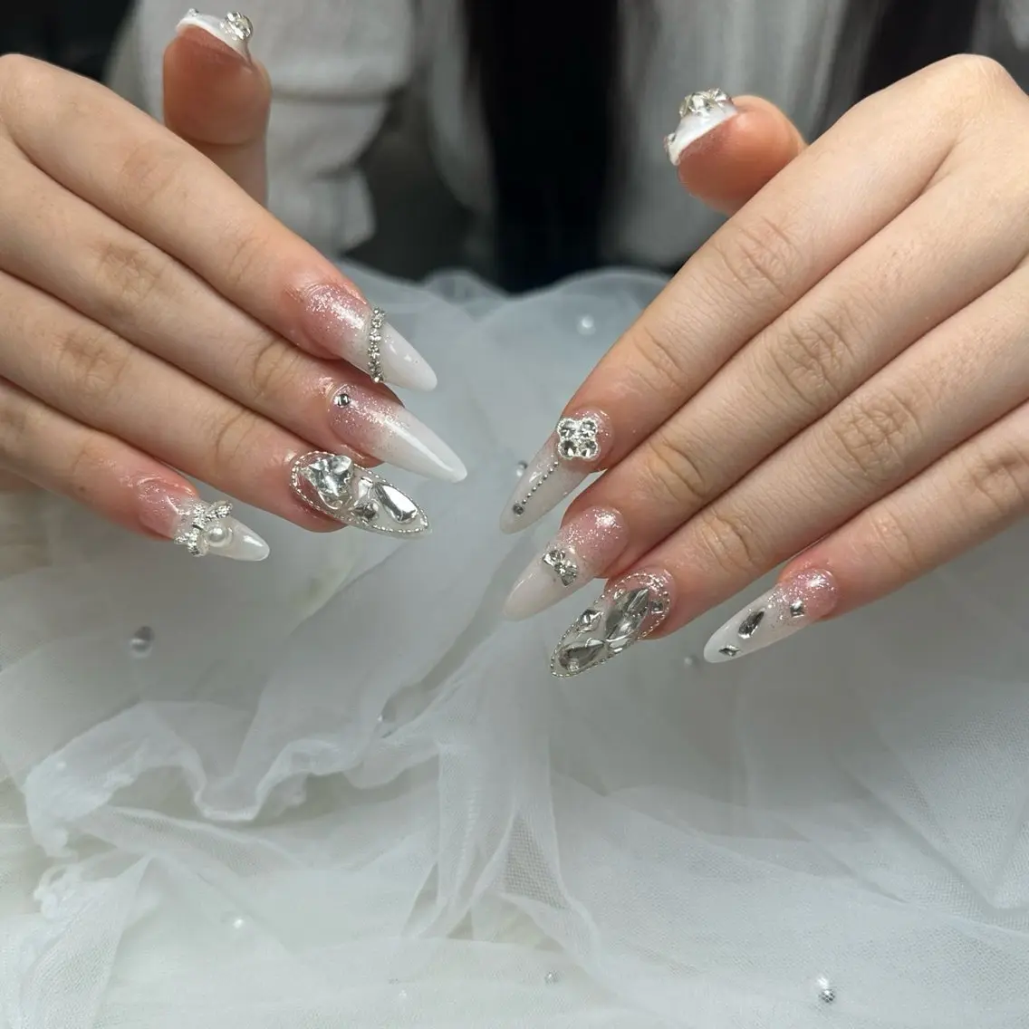 ネイル アートネイル ボルドー フレンチネイル ジェルネイル 氷ネイル・うるうるネイル ハンドネイル Julie Nail Hinのネイルデザイン