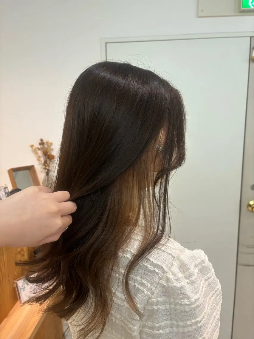 ロング カラー アッシュ アッシュブラウン ベージュカラー ブラウンカラー インナーカラー 室谷 ゆりあのヘアスタイル