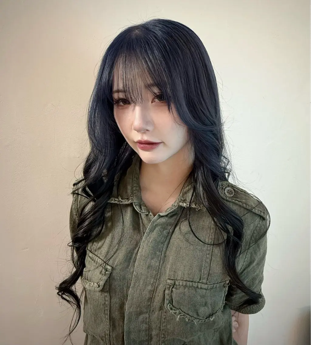 ロング ヘアカラー RUNA⭐️⛓ ハイトーン/デザインのヘアスタイル