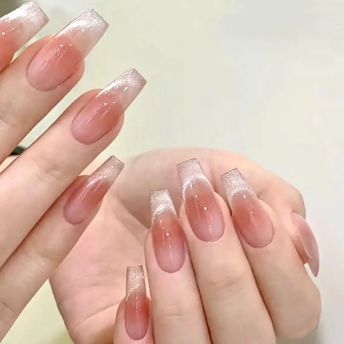 [初回ソフトジェルオフ無料]💅【チップ長さ出し】チーク＋マグネットフレンチ(ベースカラー付き)の写真