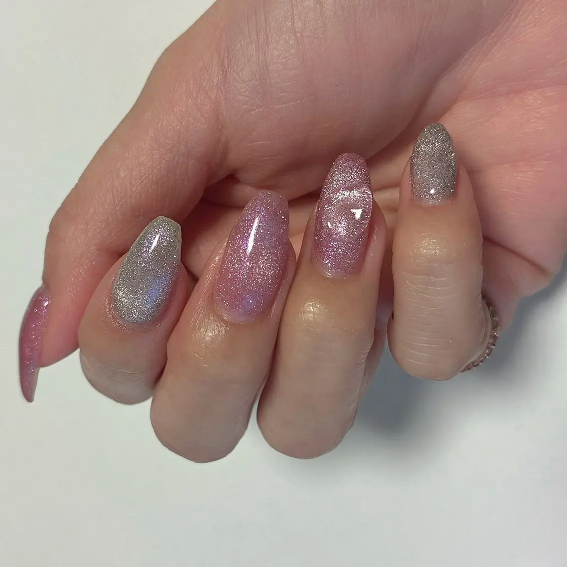 ネイル アートネイル フラッシュネイル マグネットネイル ピンク シルバー ハンドネイル ネイルサロン💎 Bibiのネイルデザイン