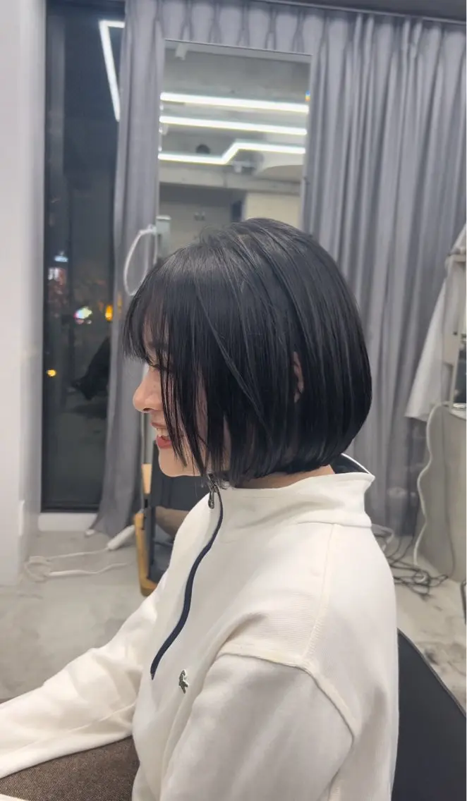 ショート バタフライレイヤー/ ニシトモユキのヘアスタイル