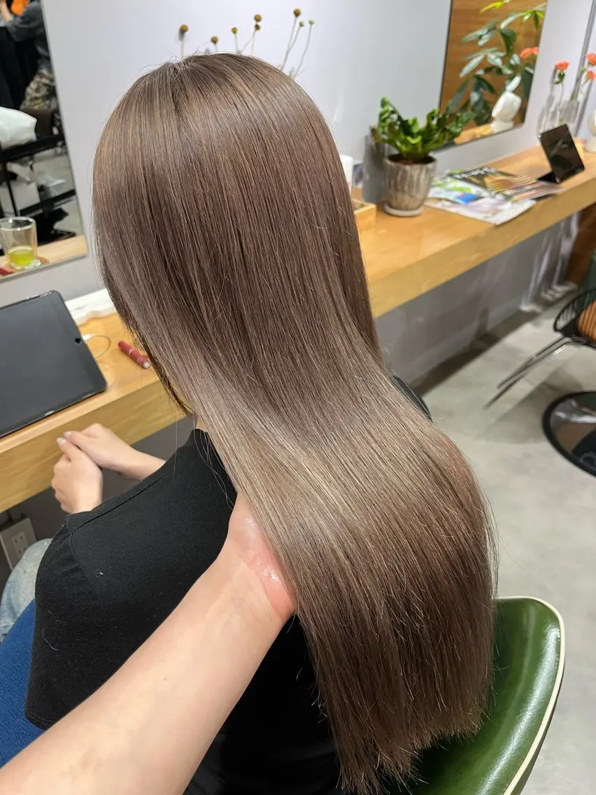 ロング カラー 透明感ハイトーン🦄 キラ🌈のヘアスタイル