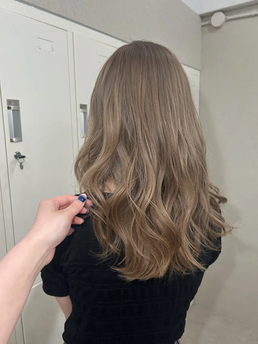 ロング カラー 透明感カラー chisaのヘアスタイル