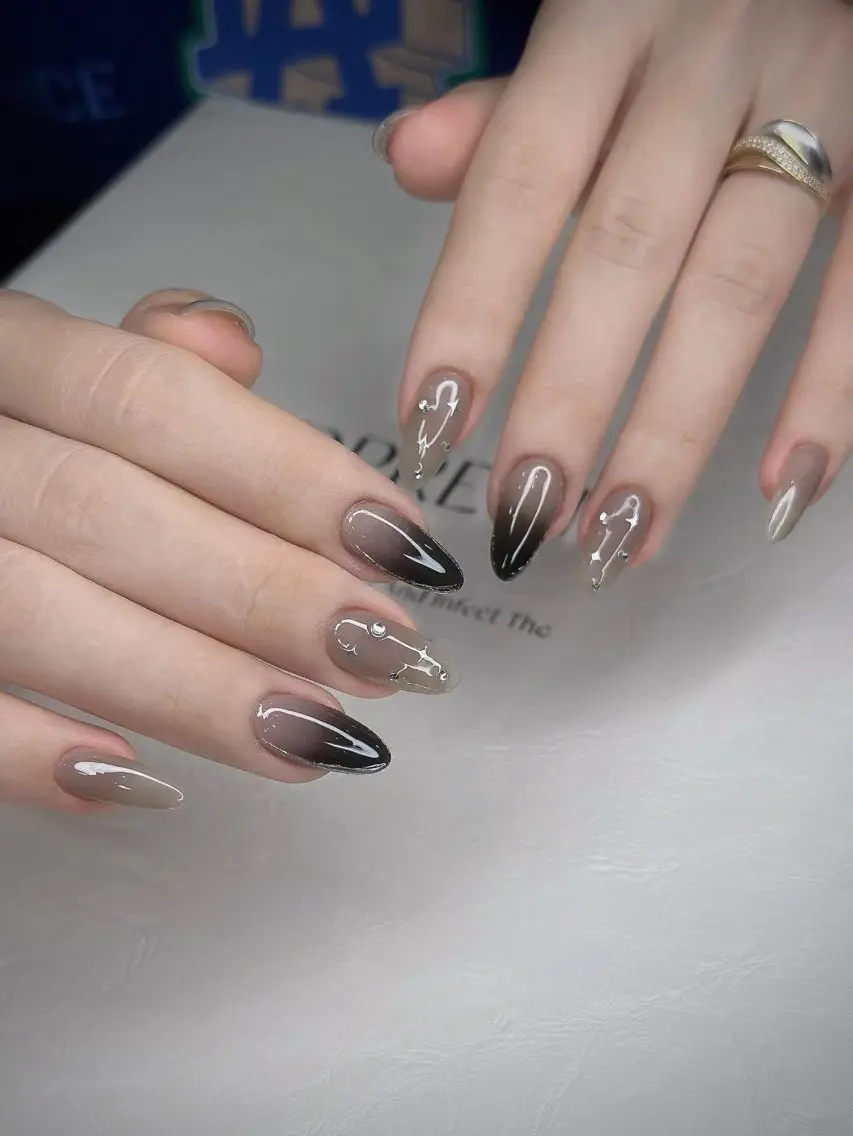 ネイル アートネイル ボルドー フレンチネイル ジェルネイル 氷ネイル・うるうるネイル Julie NailSalonのネイルデザイン