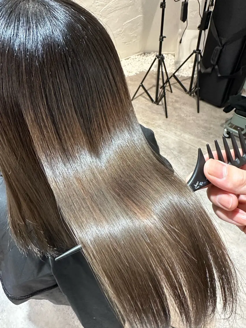 ロング カラー バレイヤージュ ブリーチ ケアブリーチ ダブルカラー イヤリングカラー 美髪質改善✨ 縮毛矯正✨HIDEのヘアスタイル