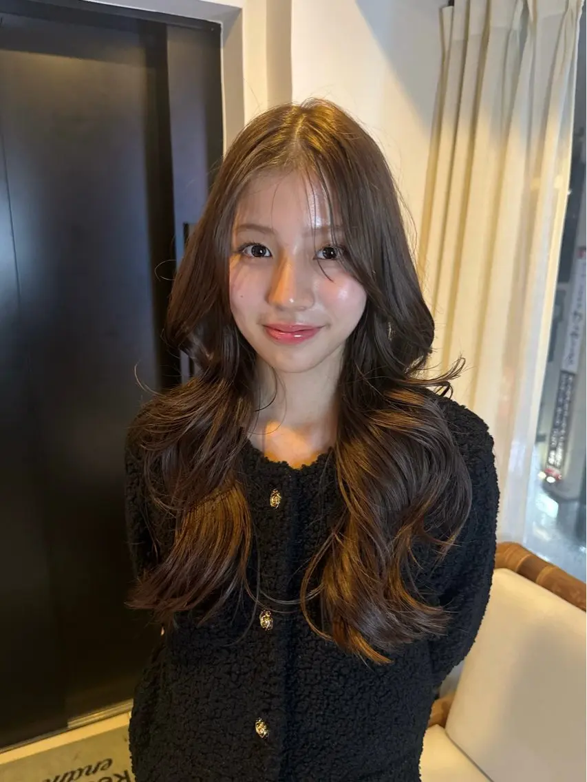 ロング カラー ロングレイヤー アッシュ ベージュカラー くびれヘア レイヤーカット カット Bonheur銀座 /前田 栞九郎のヘアスタイル
