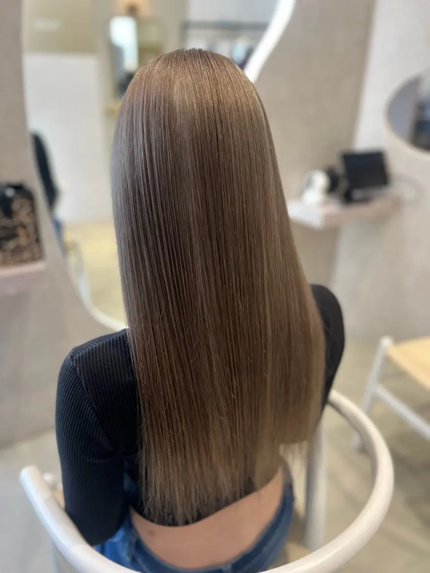 ロング ヘアカラー 小池 夏美のヘアスタイル