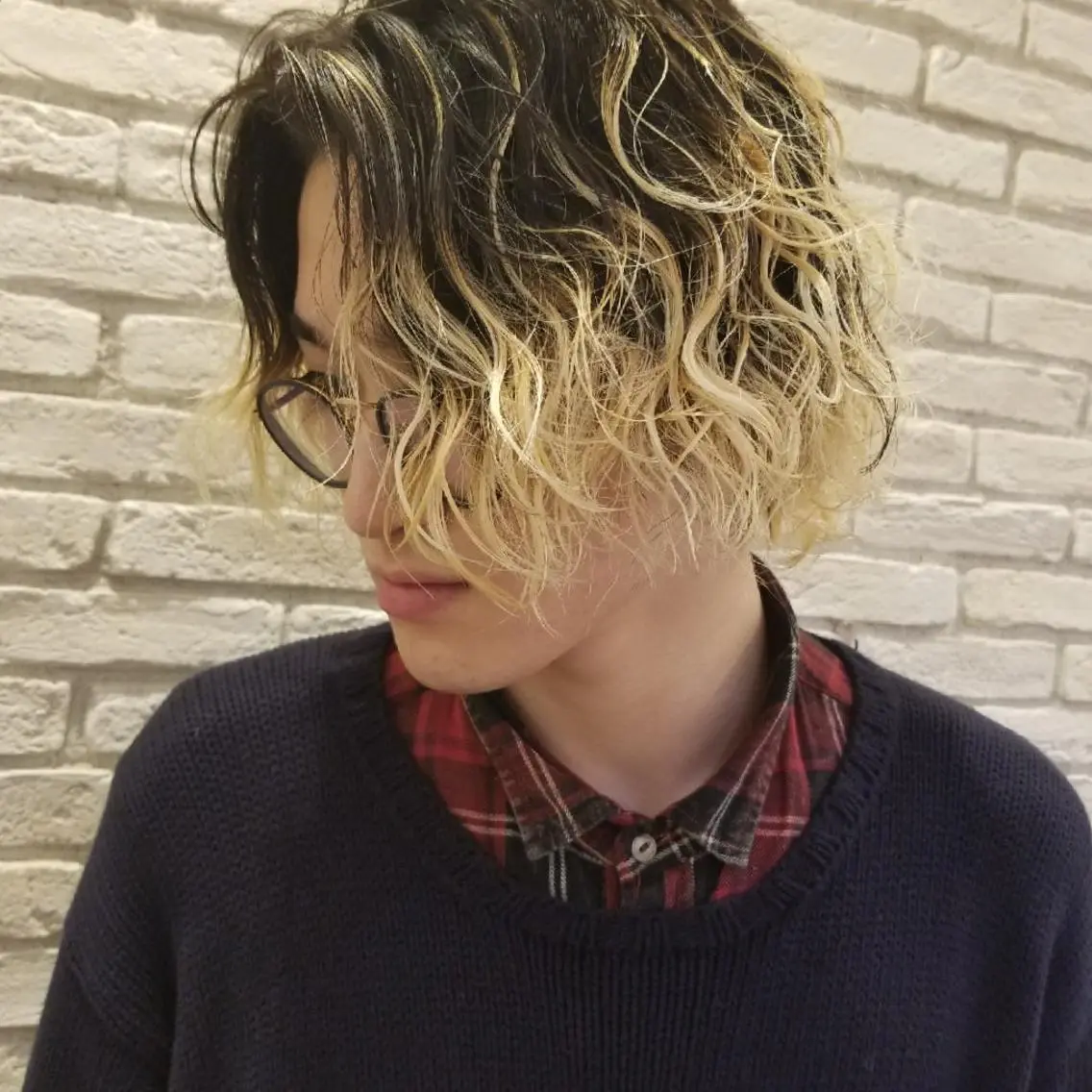ミディアム カラー グラデーションカラー ハイライトカラー ハイライト シールエクステ♦️ レイヤー♦️福田晃大のヘアスタイル