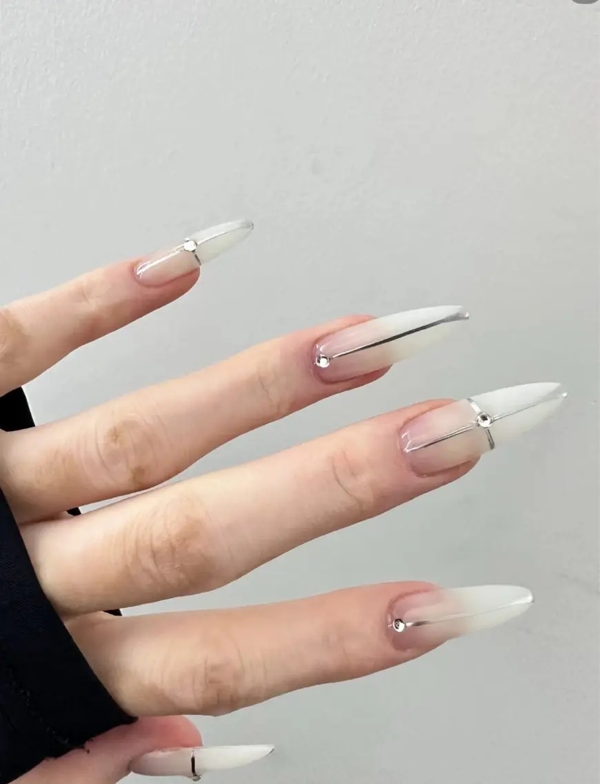 ネイル フレンチネイル グラデーション キラキラネイル 韓国ネイル マグネットネイル ハンドネイル 🎀🎀YooLi Nail Salonのネイルデザイン