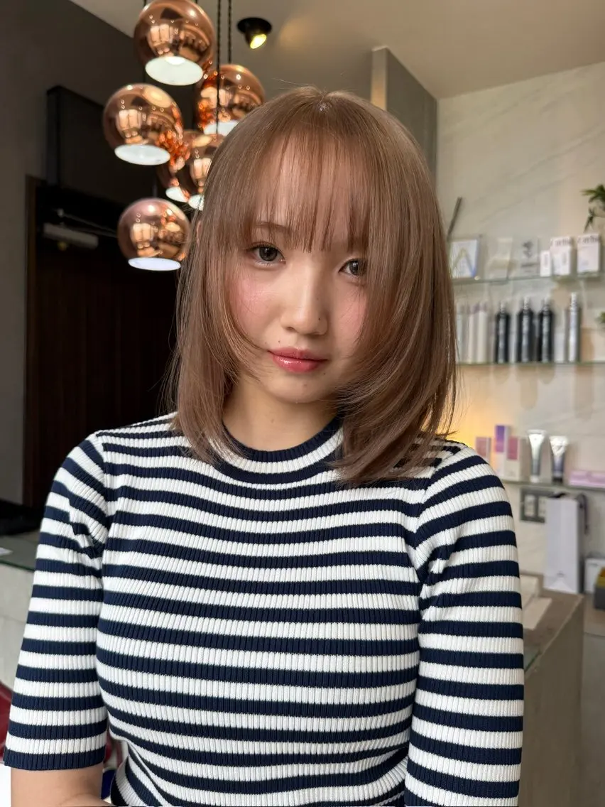 ミディアム カラー カット ヘアカラー トリートメント ブリーチ/ミルクティ ーベージュ/天神大名のヘアスタイル
