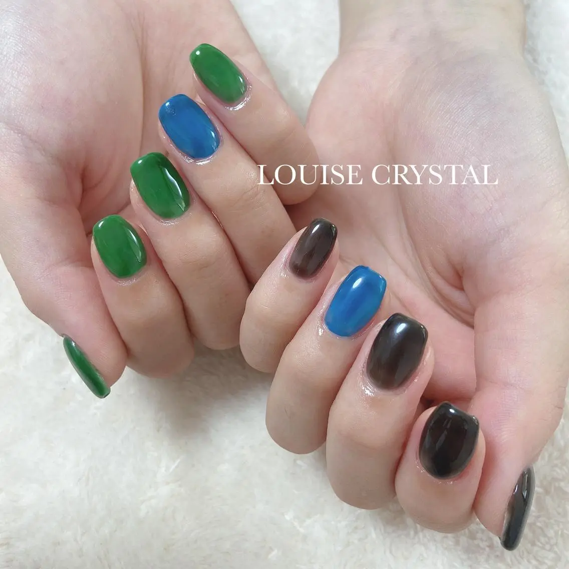 ネイル ハンドネイル LOUISE CRYSTALのネイルデザイン