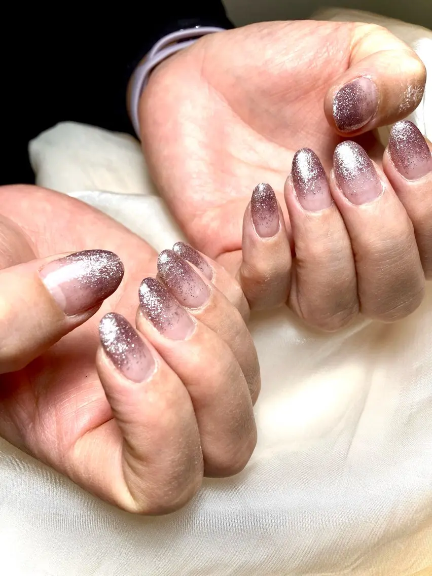 ネイル グラデーション ラメ(グリッター) ワンカラーネイル シルバー ハンドネイル PLAIN nail KAZUKIのネイルデザイン