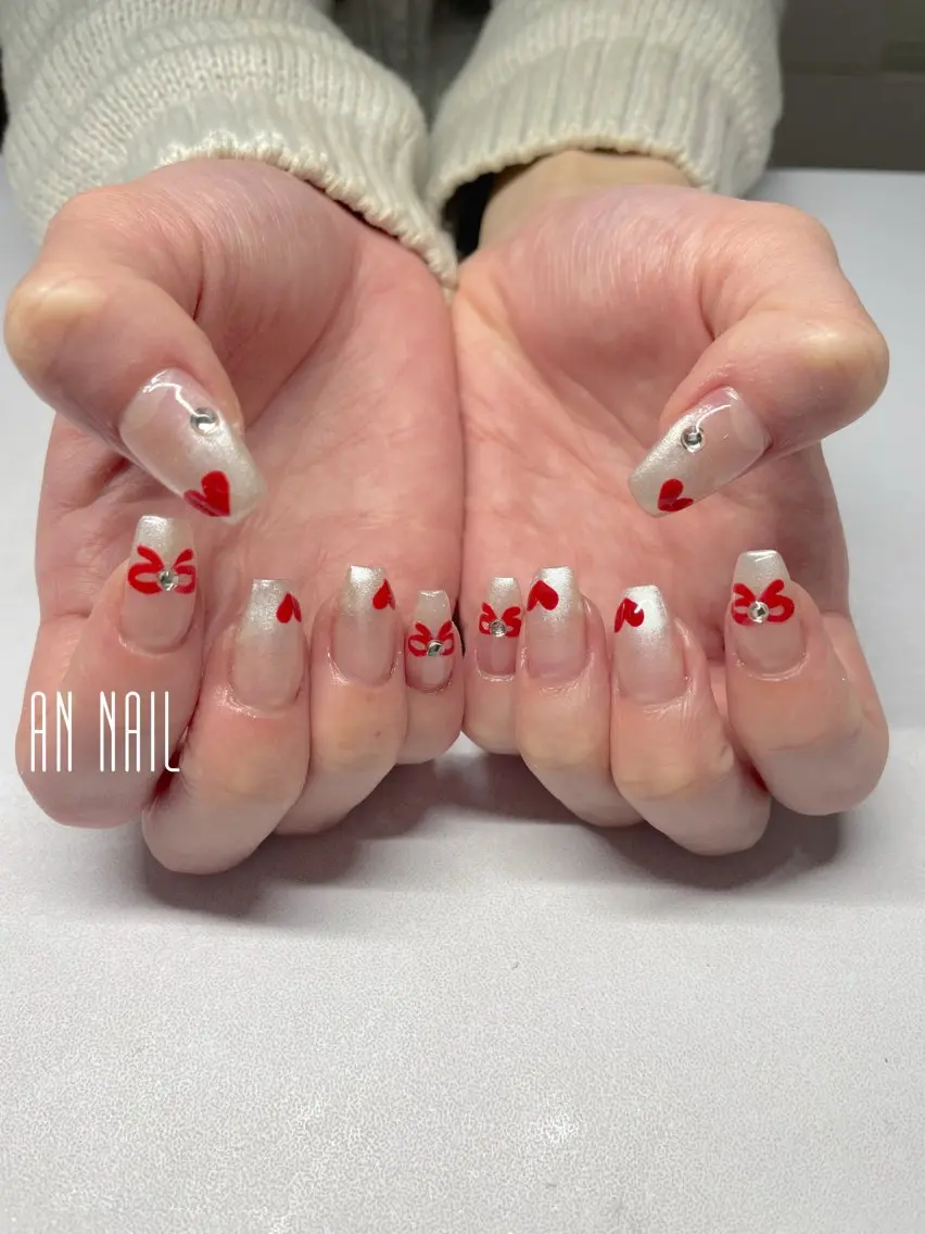 ネイル グラデーション ハート キラキラネイル ホワイト 冬ネイル AN Nailのネイルデザイン