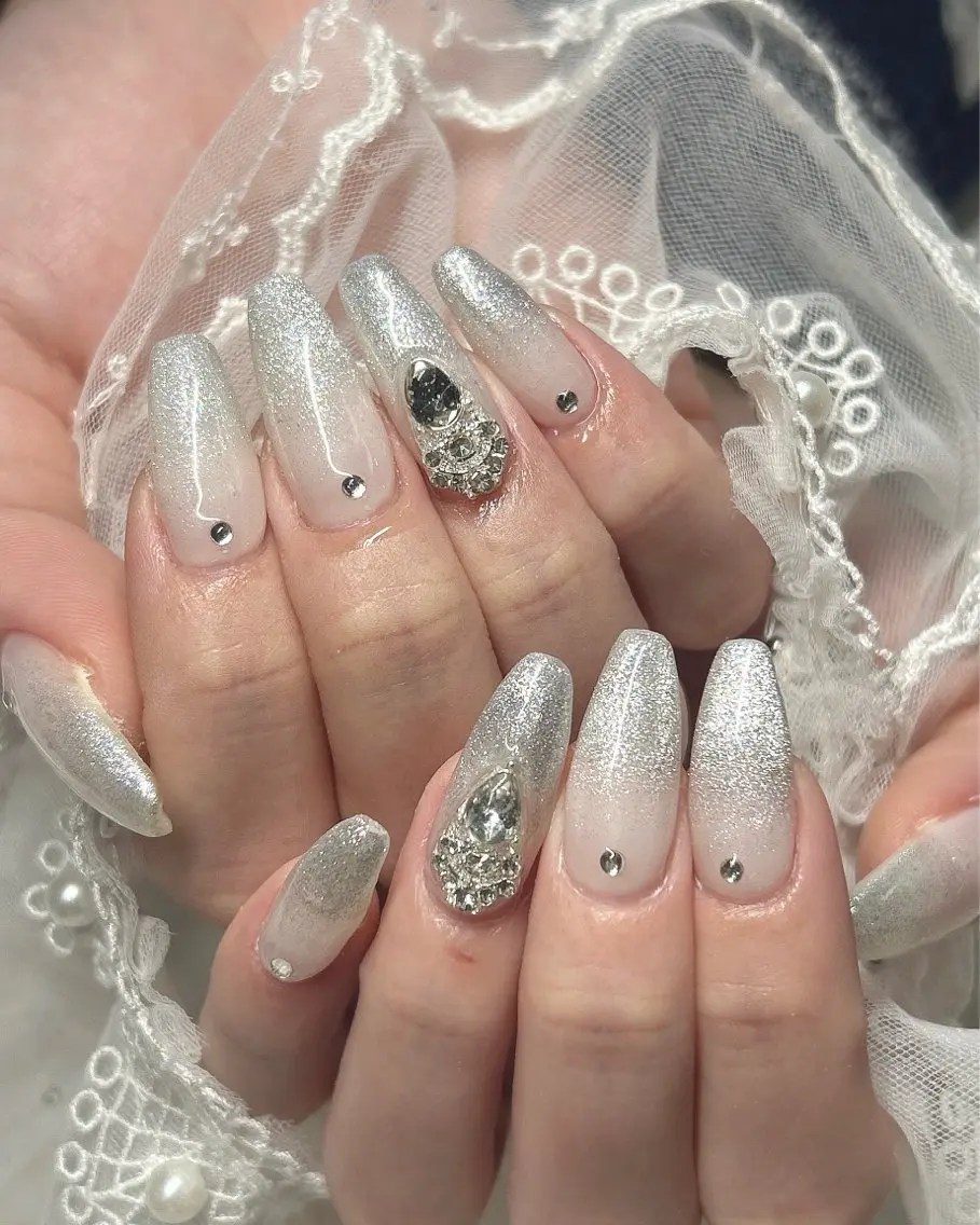 ネイル ラメ(グリッター) ラメグラデーション マグネットネイル シルバー ハンドネイル Best Nail Yu🎀🫧のネイルデザイン