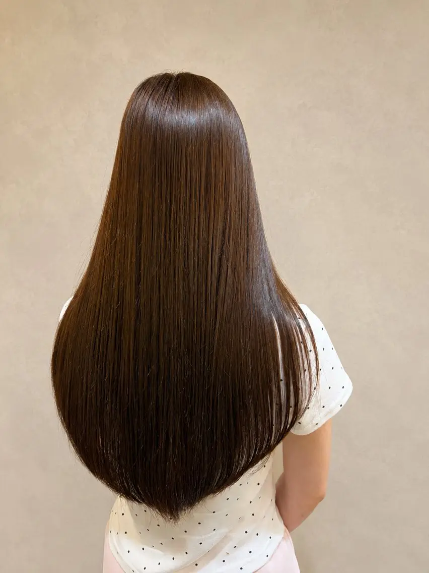 ロング カラー ベージュカラー カット ヘアカラー トリートメント 西山 琴音のヘアスタイル