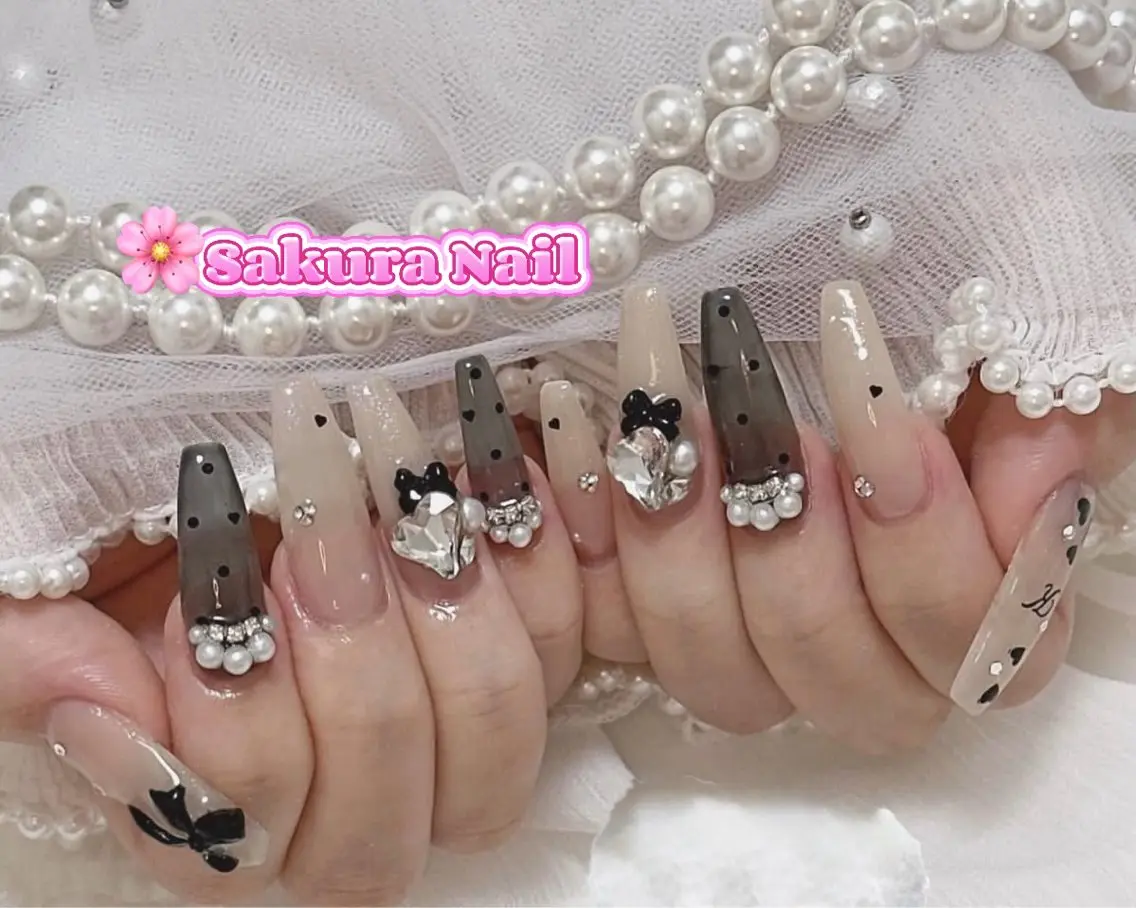 ネイル アートネイル オーロラネイル ボルドー チークネイル フレンチネイル ハンドネイル Sakura Nail Salonのネイルデザイン