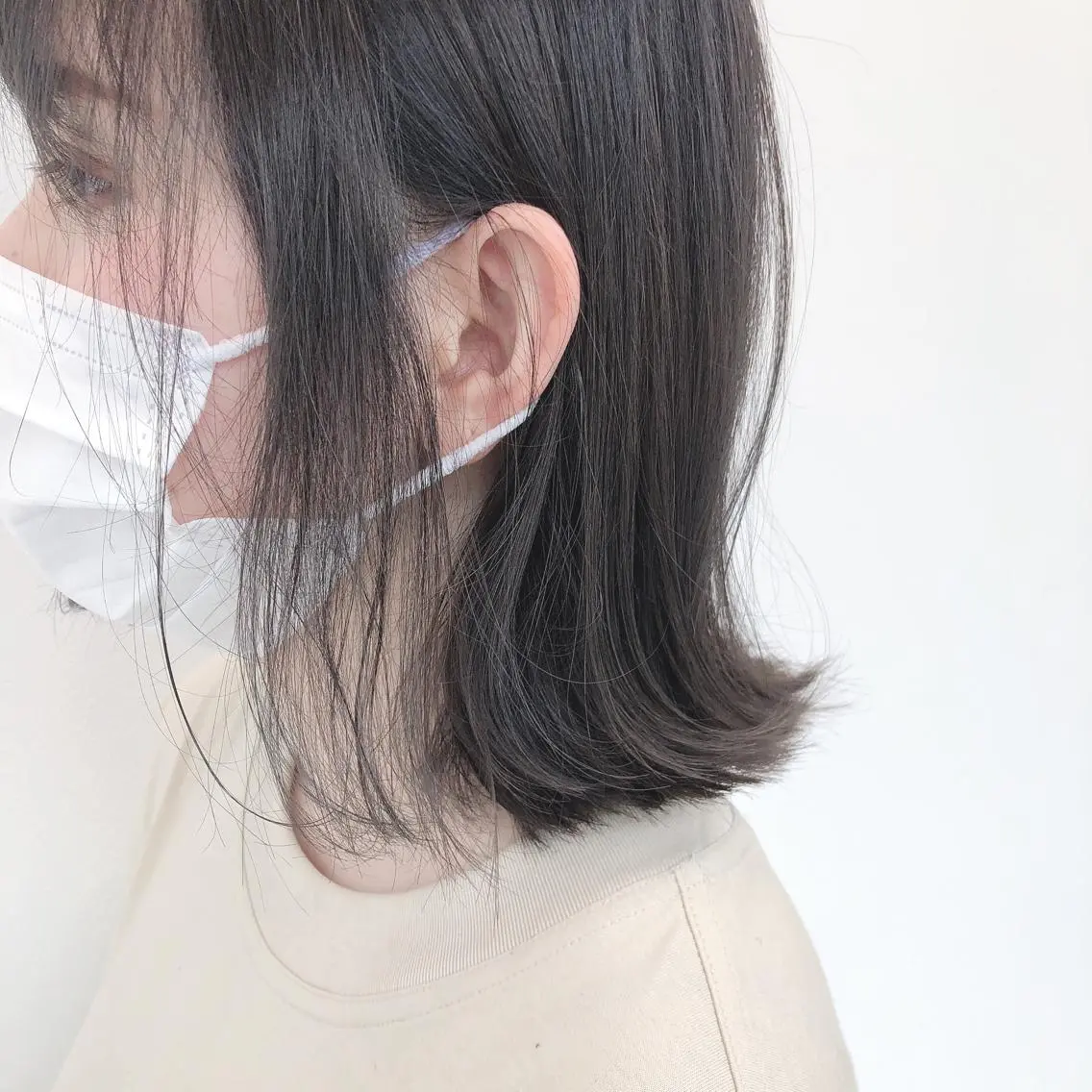 ミディアム カラー レイヤーカット 透明感カラーのヘアスタイル