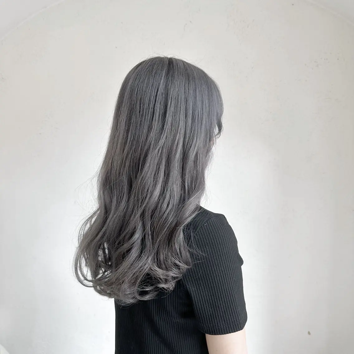 セミロング カラー ブリーチ 透明感カラー ダブルカラー グレージュ 草津駅近｜ MAYAのヘアスタイル