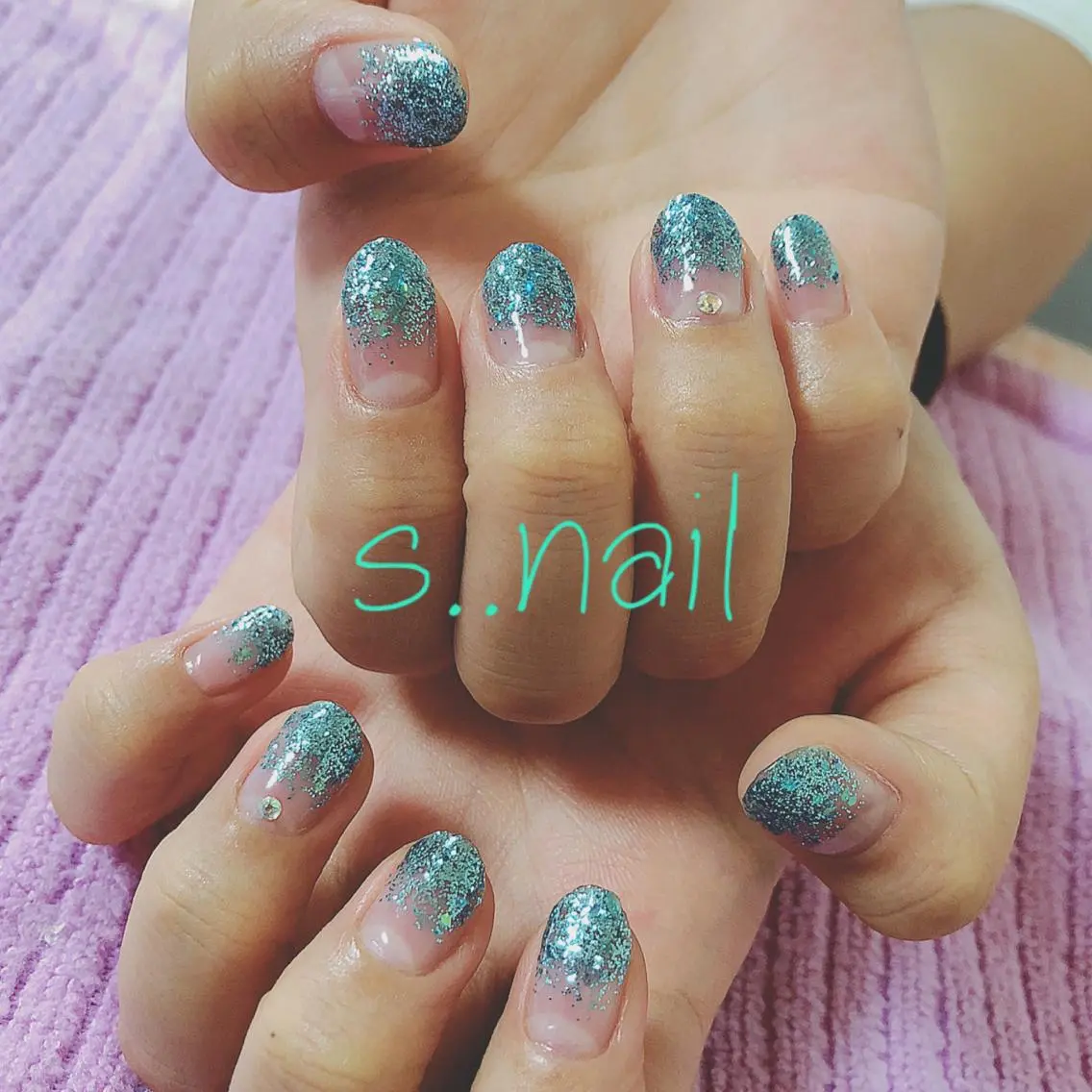 ネイル ブルー グラデーション ラメ(グリッター) ストーンネイル s..nail / MORITAのネイルデザイン