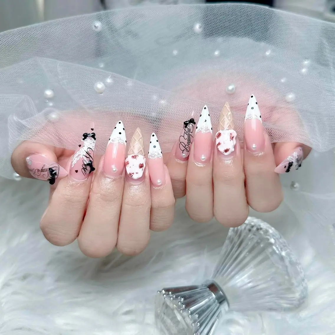 ネイル アートネイル ジェルネイル キラキラネイル 韓国ネイル 持ち込み ハンドネイル ハンドケア Nova Nailのネイルデザイン